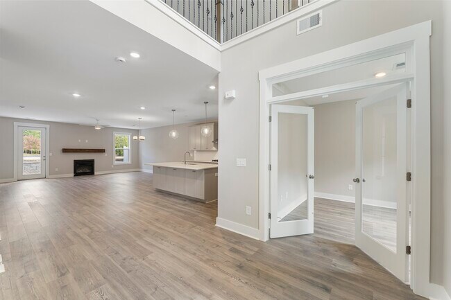 303 Breakwater Ln unit 36482646, Seneca, SC 29678 - photo 4