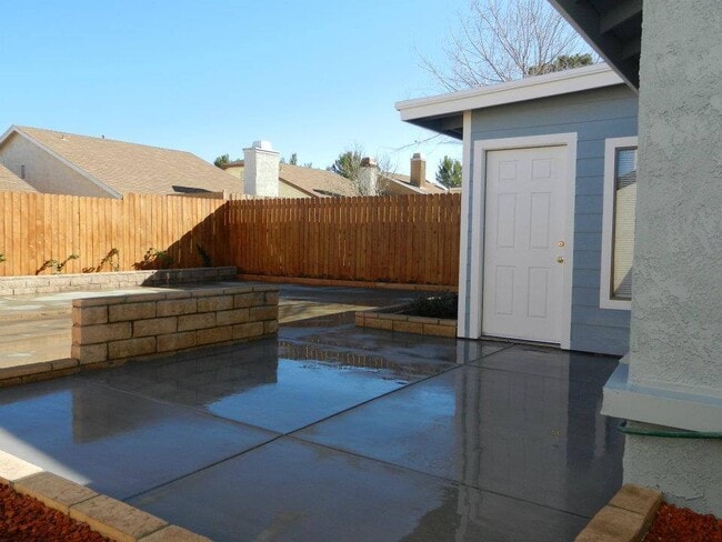 37632 13th St E, Palmdale, CA 93550 - photo 4