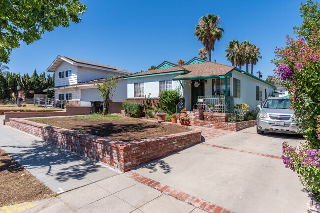 Charming bungalows with generous driveways fill the San Fernando neighborhood.