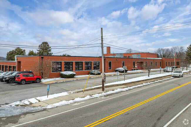 295 students in grades PK-5 attend Galena Elementary School.