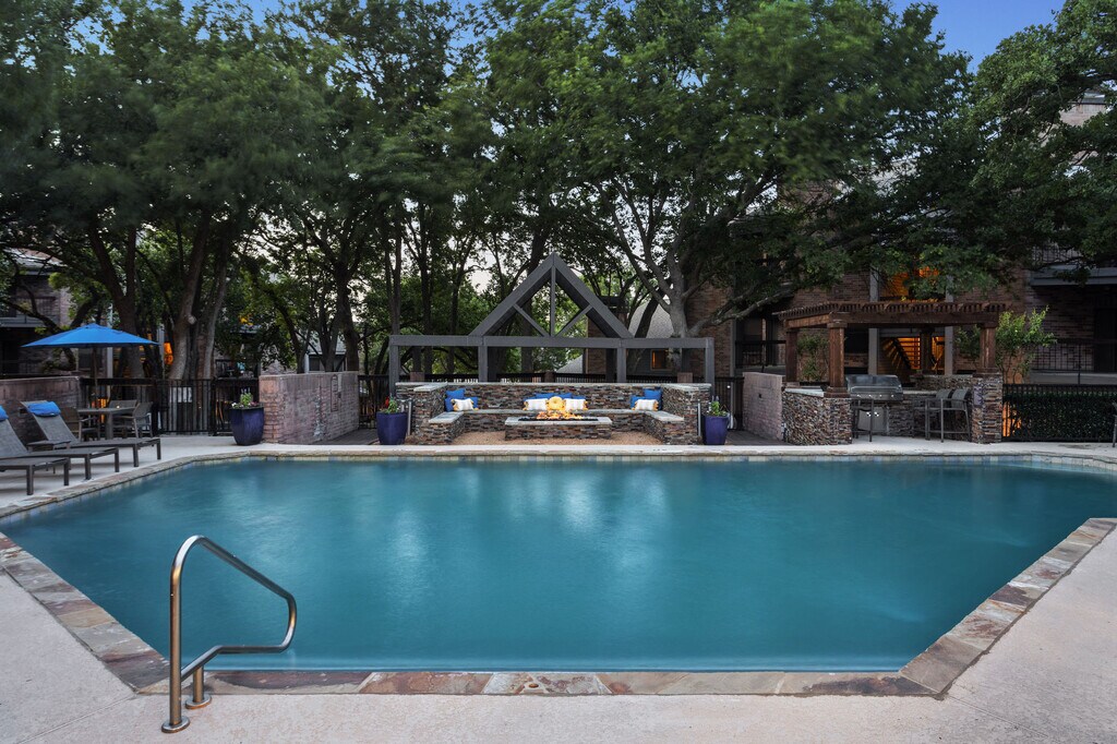 Enclave At Bear Creek 855 E Ash Ln, Euless, TX