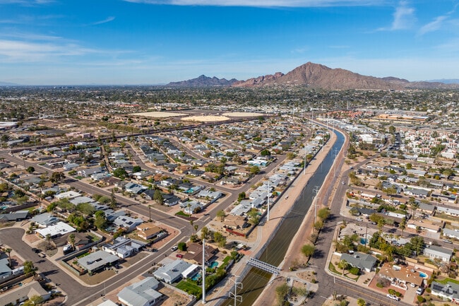 Neighborly bonds thrive in the inclusive atmosphere of South Scottsdale.