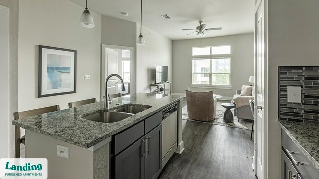 18101 Point Lookout Dr unit 421, Nassau Bay, TX 77058 - photo 2