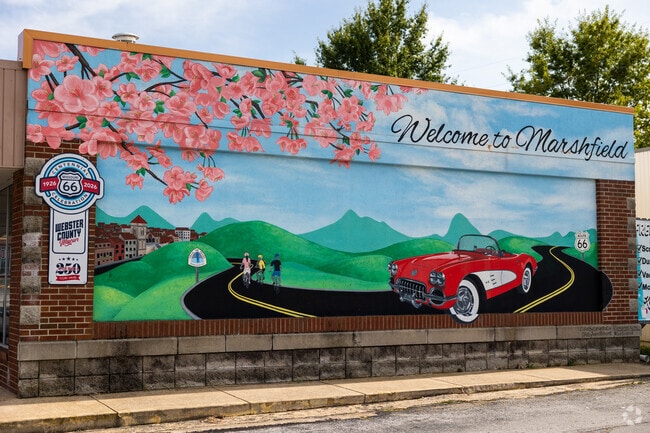 A downtown mural welcomes newcomers to Marshfield.