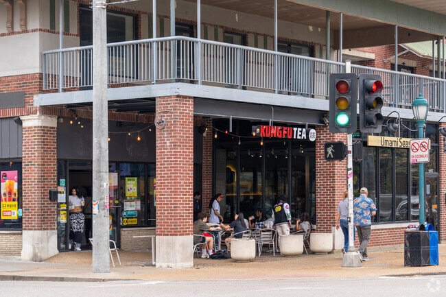 There are many unique shops and restaurants near Boulevard Heights.