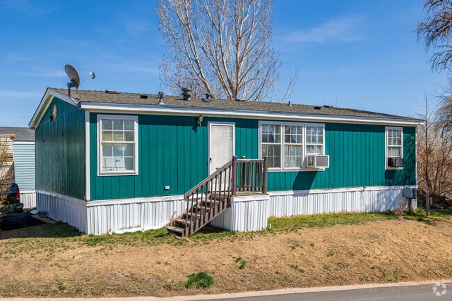 The Denver Cascade Mobile Home Community is located in near I-25 and the Boulder Turnpike.