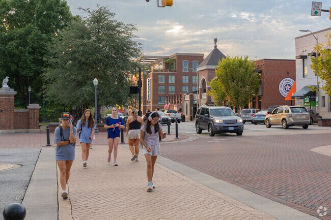 Grove Hill is just 3 miles from Auburn University.