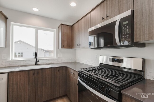 9095 W Violet St, Nampa, ID 83687 - photo 2