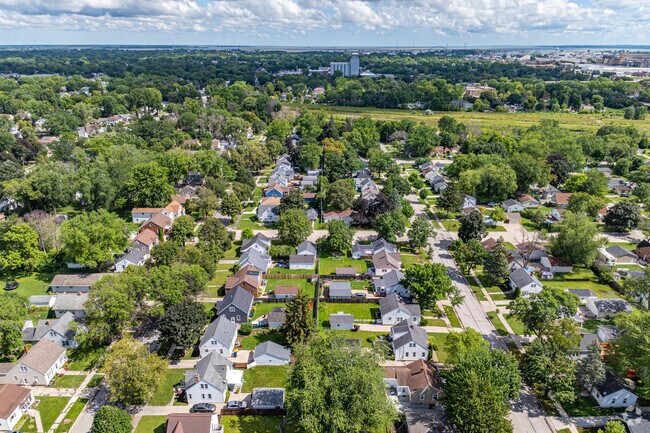 Olde Norwood is a suburb offering affordable housing within walking distance of Lambeau Field.