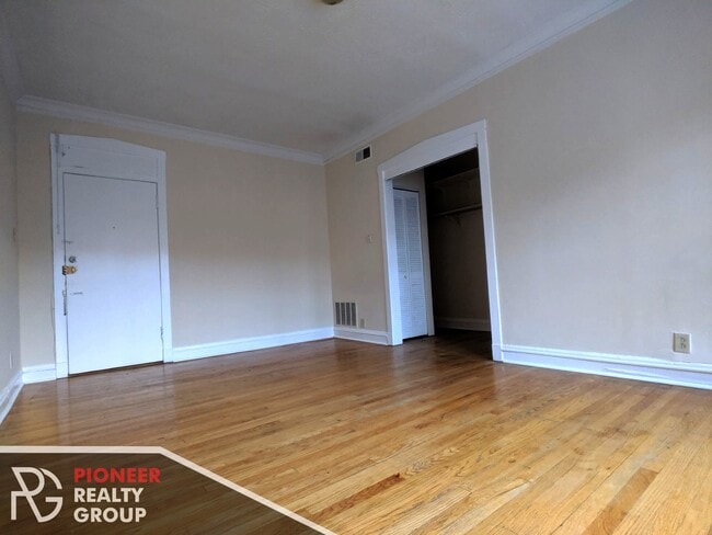 2234 W Wilson Ave unit 211, Chicago, IL 60625 - photo 4