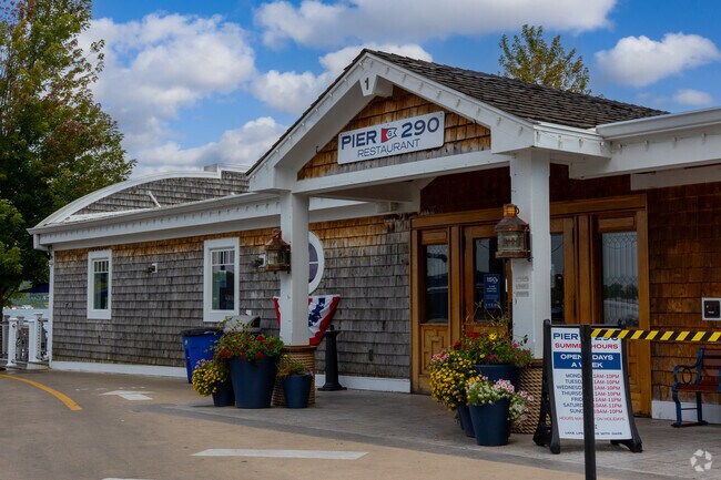 Set right on the lake, Pier 290 serves classic American cuisine with the added charm of outdoor dining and live music every Saturday.