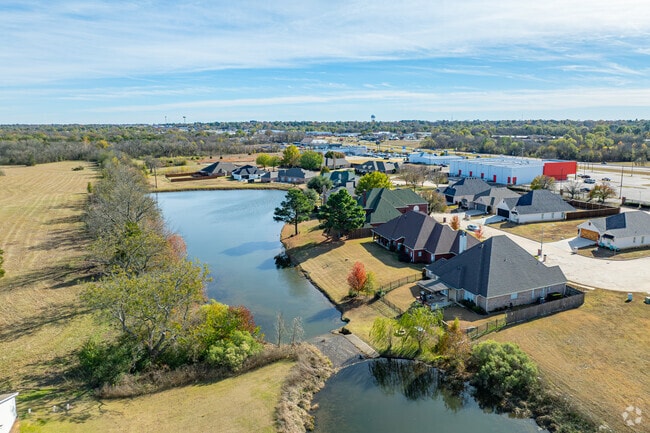 Reno, TX neighborhoods balance quiet streets with quick access to Paris, TX.