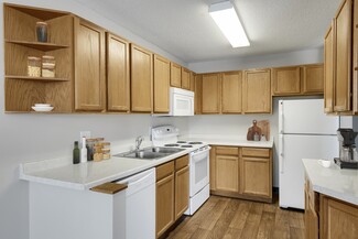 1300 W Medicine Lake Dr, Plymouth, MN 55441