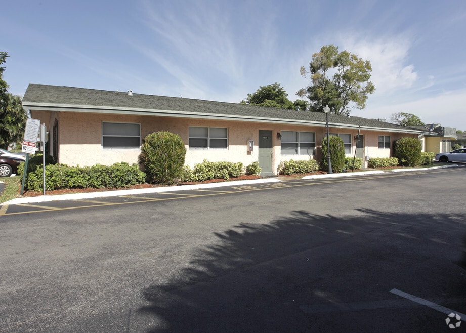 Waterford Villas - 6890- 6857 SW 5th St Margate, FL 33068, Margate, FL 33068 - photo 1