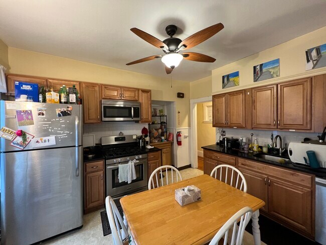 121 Liberty Rd unit 3, Somerville, MA 02144 - photo 4