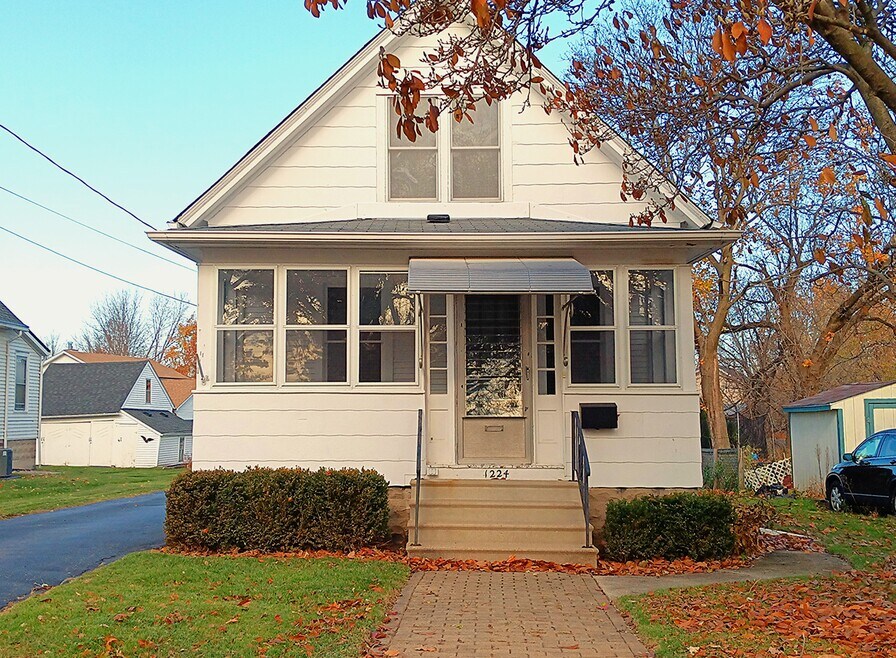 1224 Dean St, Saint Charles, IL 60174 - photo 1