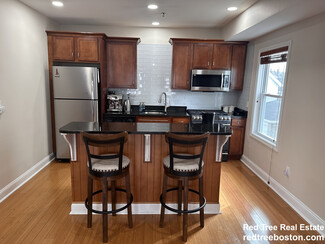 51 Taylor St Unit 4, Waltham, MA 02453