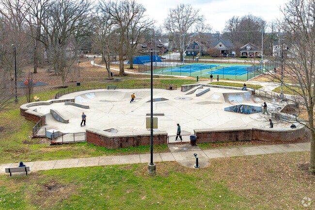 Mentelle residents can hop over to Woodland Park to enjoy a variety of outdoor activities.