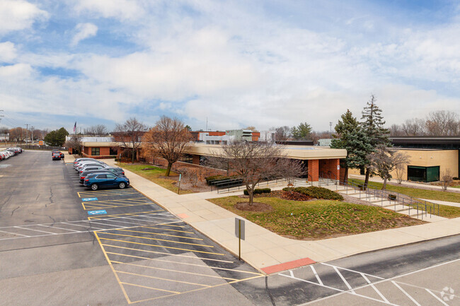 Aptakisic Jr. High School earned an A rank on Niche.com.
