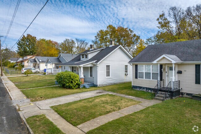 There are rows of older cottage-style homes in Georgetown.