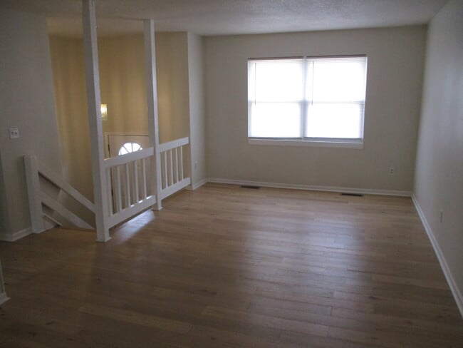 1039 E Huntington Place, Olathe, KS 66061 - photo 3