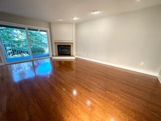 2572 14th Ave W Unit 101, Seattle, WA 98119