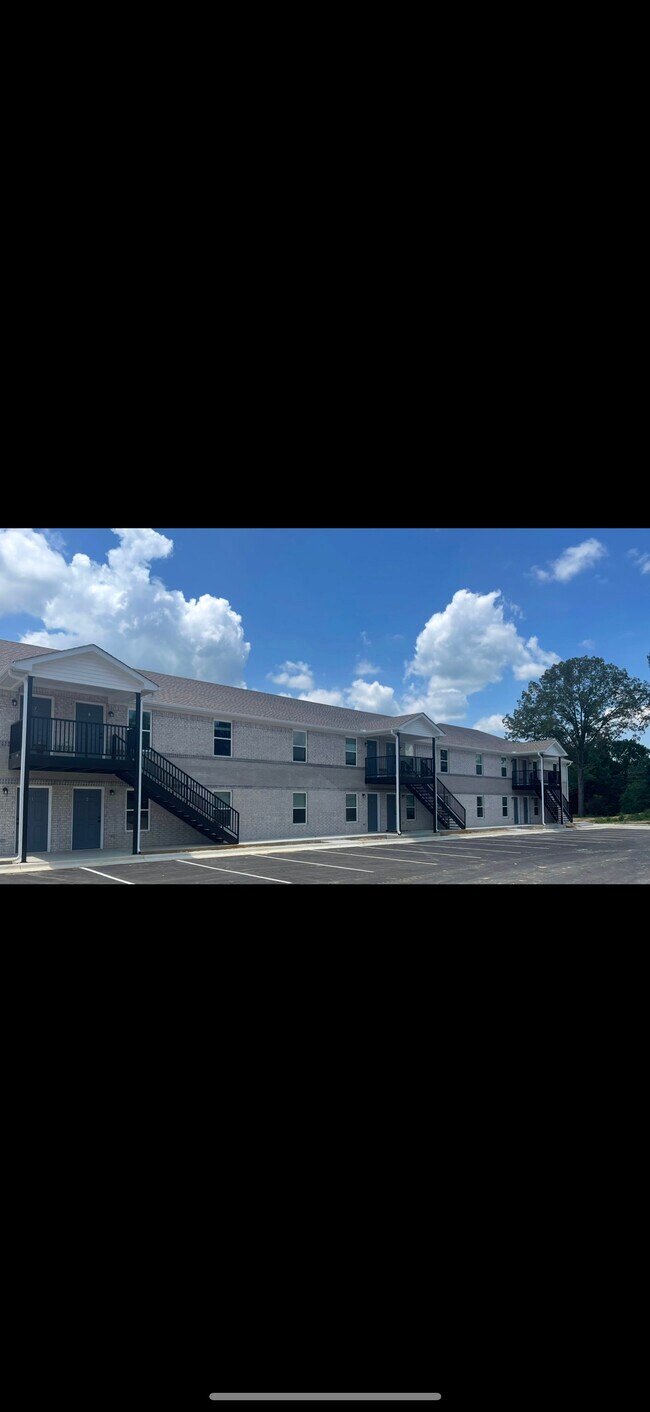 201 E Dewitt Henry Dr, Beebe, AR 72012