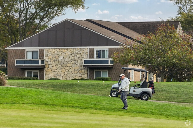 Residents of Canterbury Green have access to a golf course right inside the neighborhood.