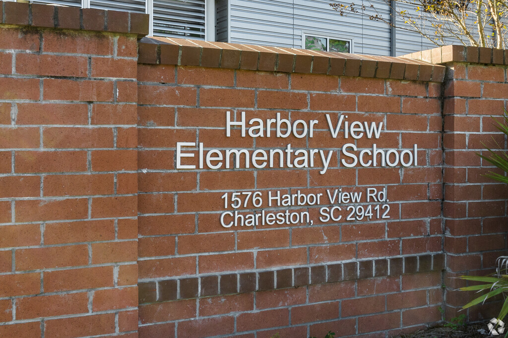Welcome to Harbor View Elementary School located in Charleston, SC.