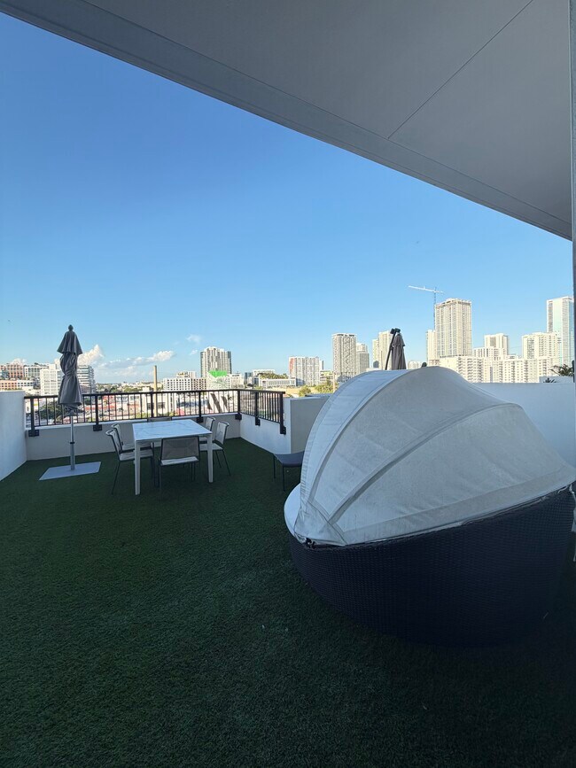 170 NE 23rd St unit T6, Miami, FL 33137 - photo 2