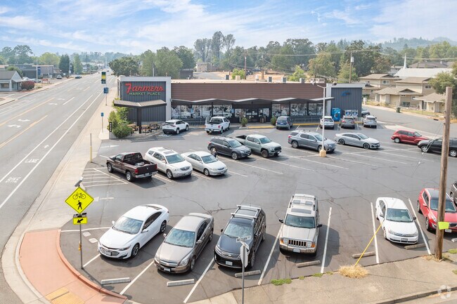 Tierra Oaks residents shop at the nearby Farmer's Market Place.