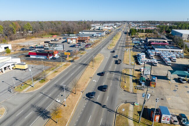 Hull Street, adjacent to Deerbourne lead directly to Downtown Richmond.
