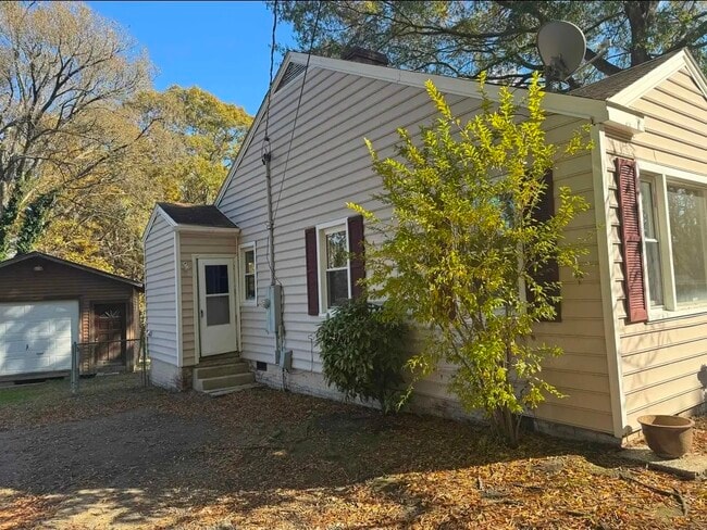 305 Smith St, Burlington, NC 27217 - photo 3