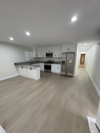 2410 W Stanford St, Santa Ana, CA 92704