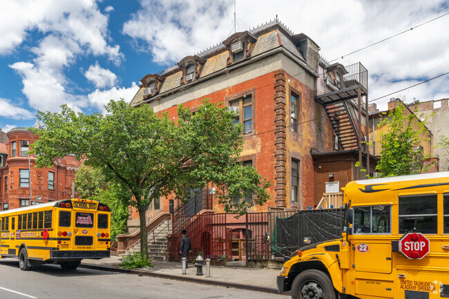 Bais Yakov of D'Khal Adas Yereim offer students many educational opportunities.