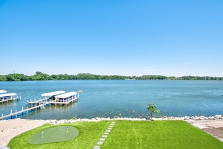 172 W Bay Rd Unit D, Lake Park, IA 51347