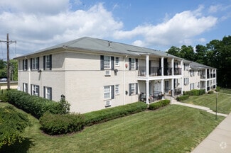 3 Ronald Dr, Colonia, NJ 07067