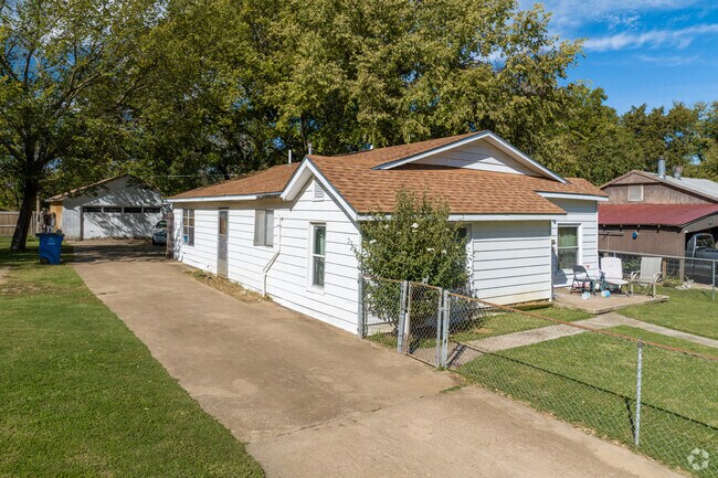This Dawson homes has a side-yard driveway.