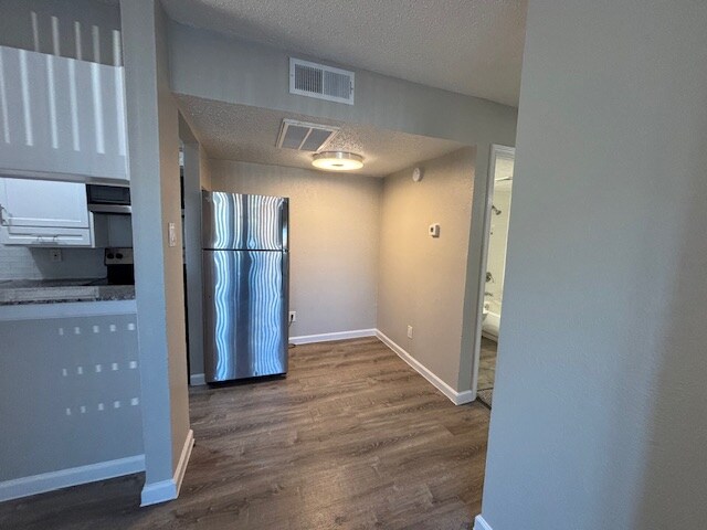 2010 Estrada Pkwy unit 6-110, Irving, TX 75061 - photo 3