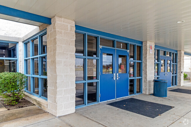 Chip Richarte High School, Georgetown TX Rankings & Reviews - Homes.com