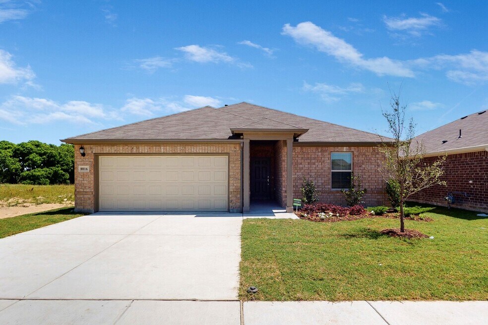1736 Shad Bush Dr unit 36473038, Fort Worth, TX 76131 - photo 1