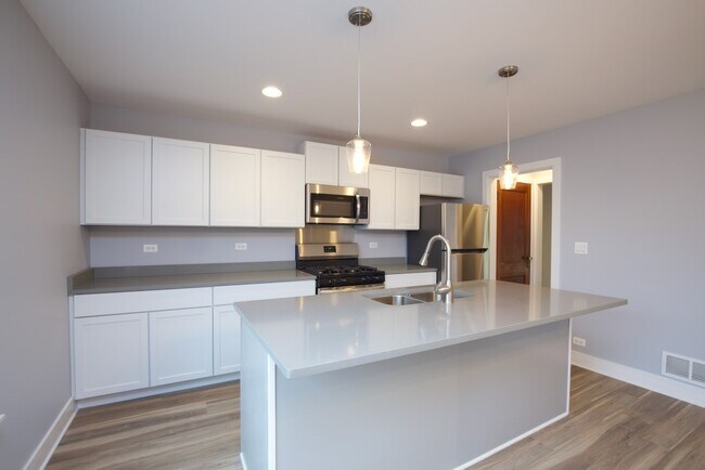 16637 W Brockman Ave unit M04H, Lincolnshire, IL 60069 - photo 3