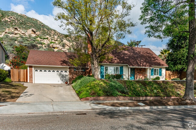 The University neighborhood has many single-story homes that have unique characteristics.