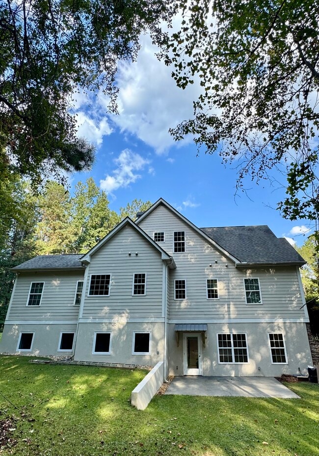 886 Moore Rd Unit Daylight Basement Apt, Newnan, GA 30263