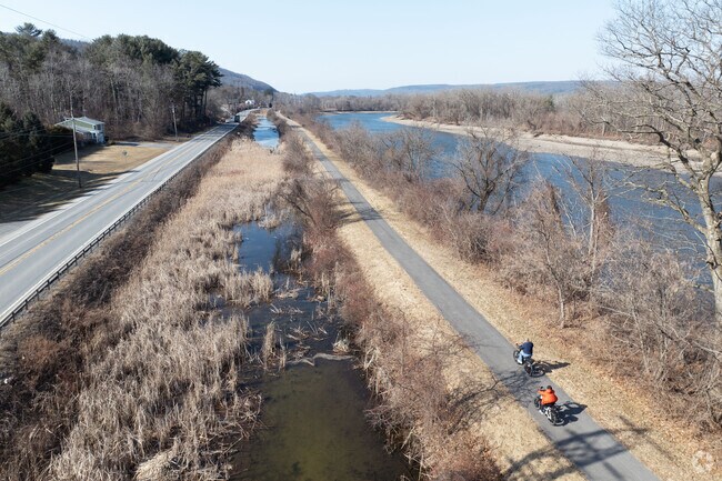 Kiwanis Park runs along the Mohawk River and is a real pleasure to enjoy.