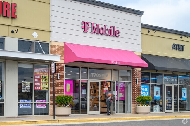 Find convenience in Hybla Valley’s array of popular chain retailers.