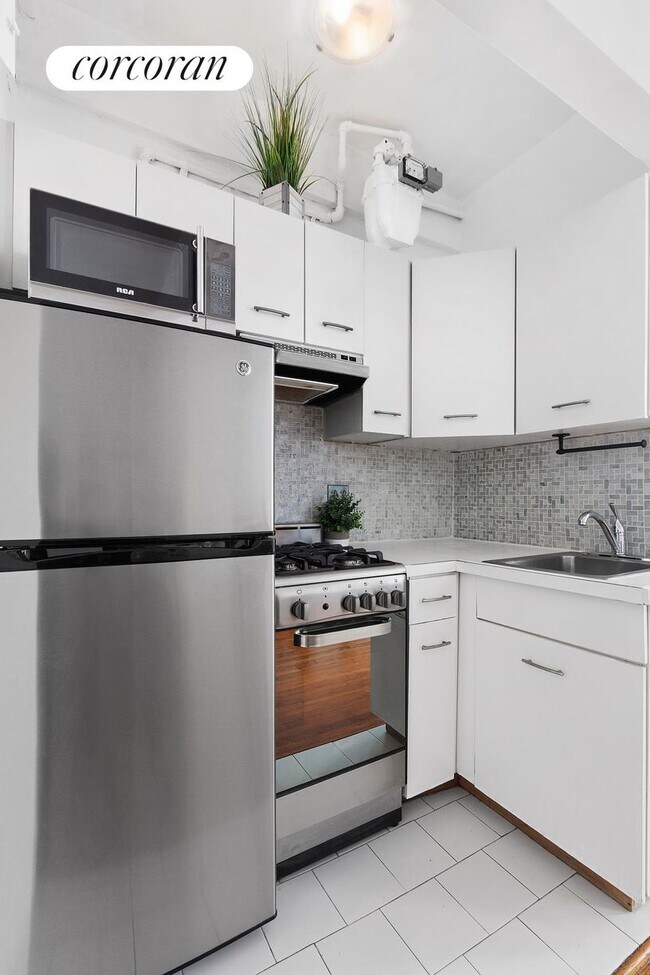 Coliseum Plaza, New York, NY 10023 - photo 3