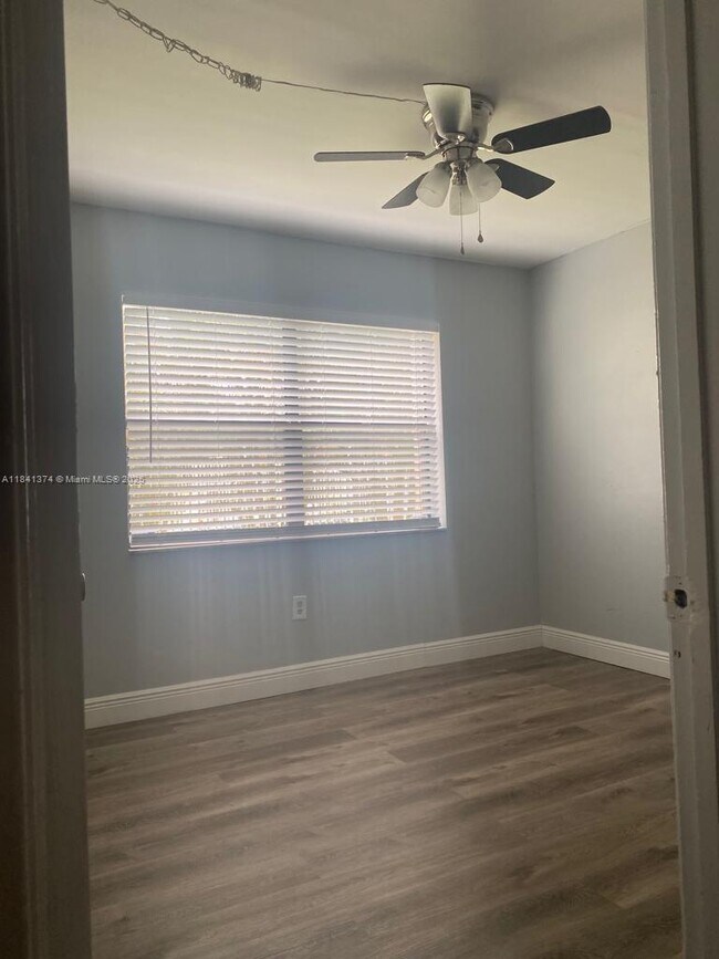 10055 NW 4th St, Pembroke Pines, FL 33024 - photo 3