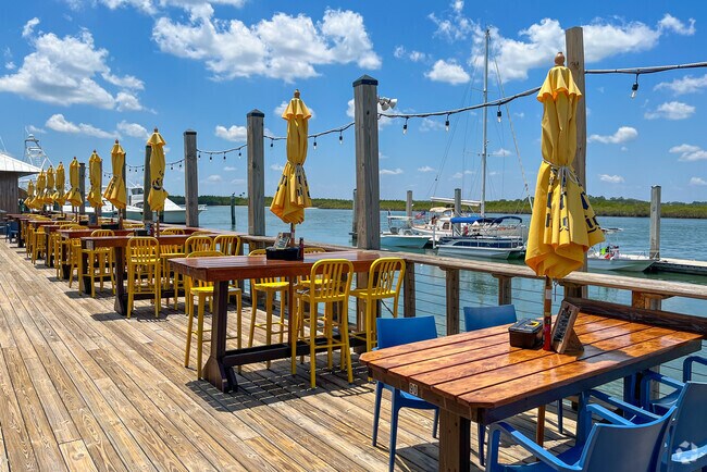 Down The Hatch in Ponce Inlet serves fresh seafood, drinks and has beautiful river views.