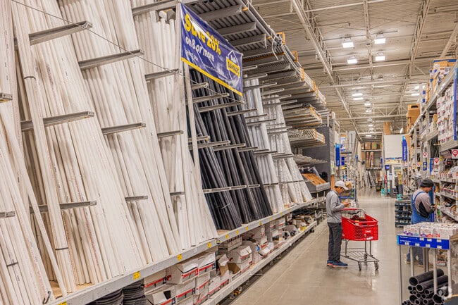 Lowe's at Union Square Shopping Mall: All your Glen Eden home needs.